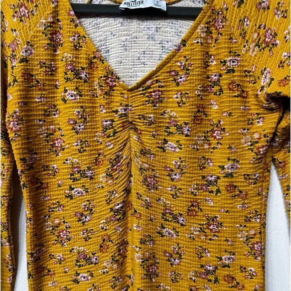 ⭐️ Hollister long sleeve shirt. Size : small - Picture 4 of 4